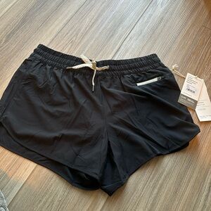 Vuori Shorts